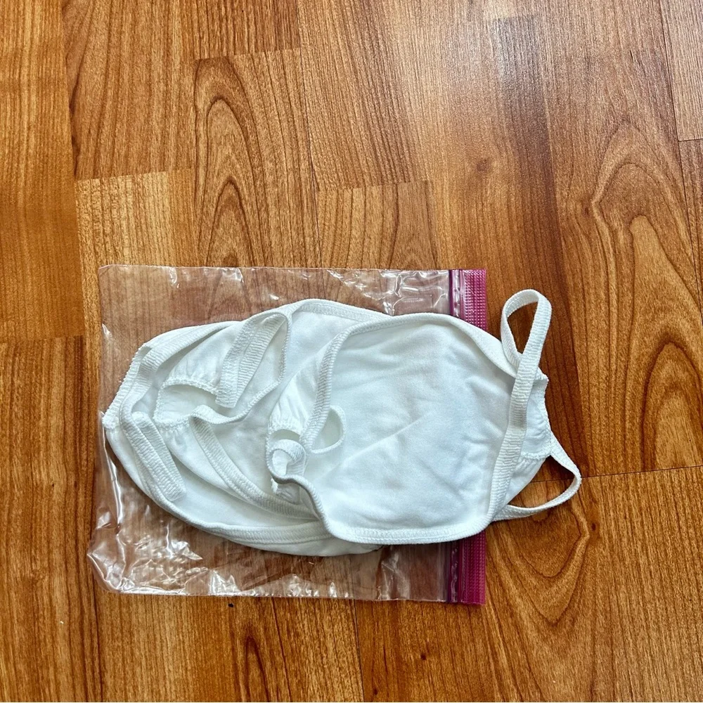 Free item: white cloth masks
